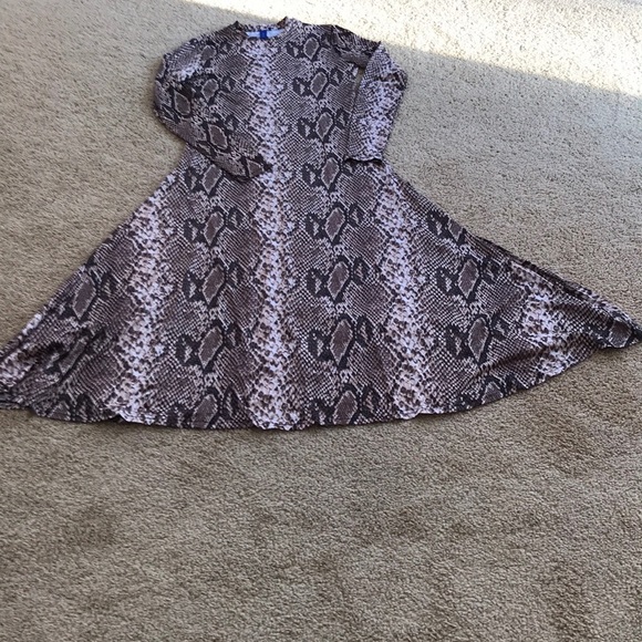 Resume size S snake print Long Sleeve midi dress - Picture 8 of 8